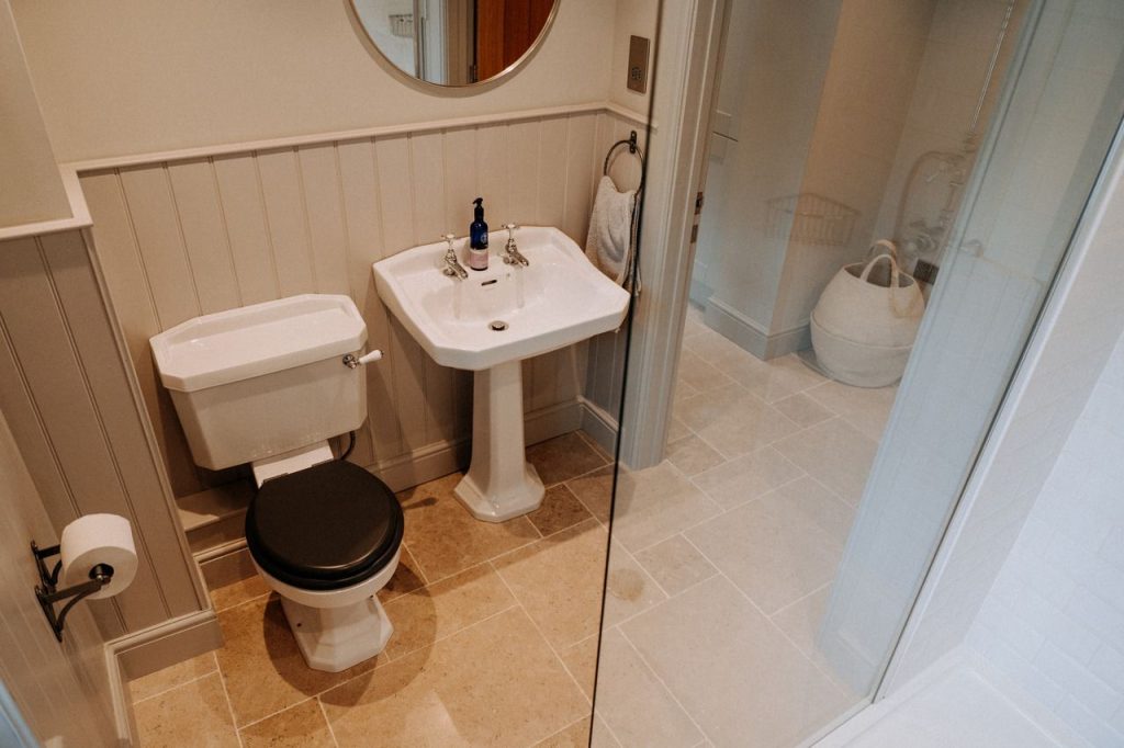 Bwthyn Olive St Davids Downstairs Bathroom