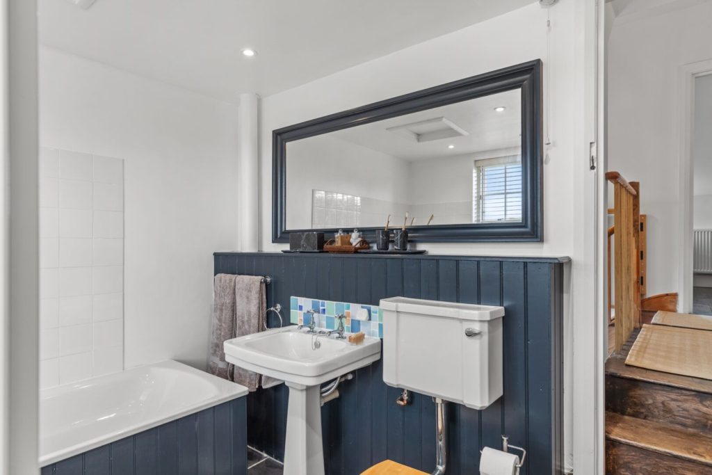 Tyr Wennol St Davids Bathroom 2