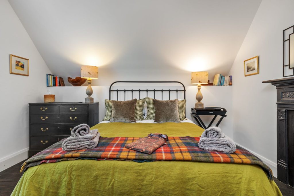 Tyr Wennol St Davids Kingsize Bedroom 4