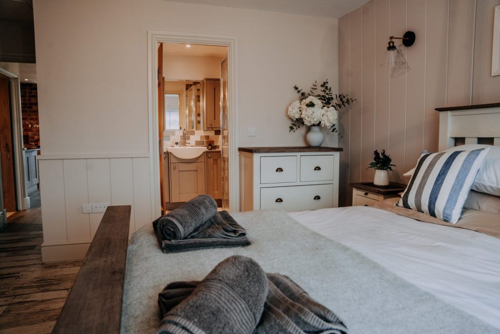 Secret Retreat St Davids Kingsize Bedroom En Suite