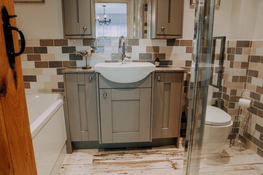 Secret Retreat St Davids Kingsize Bedroom En Suite 3