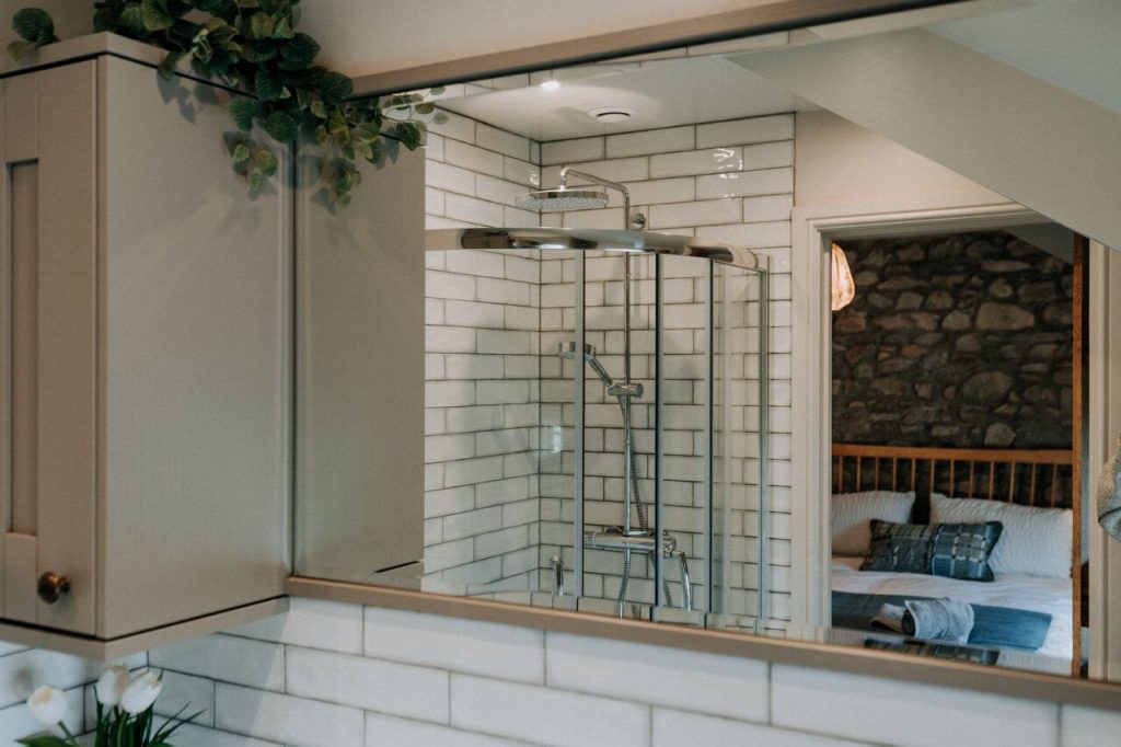 Farmhouse Retreat St Davids Kingsize En Suite Bathroom 4