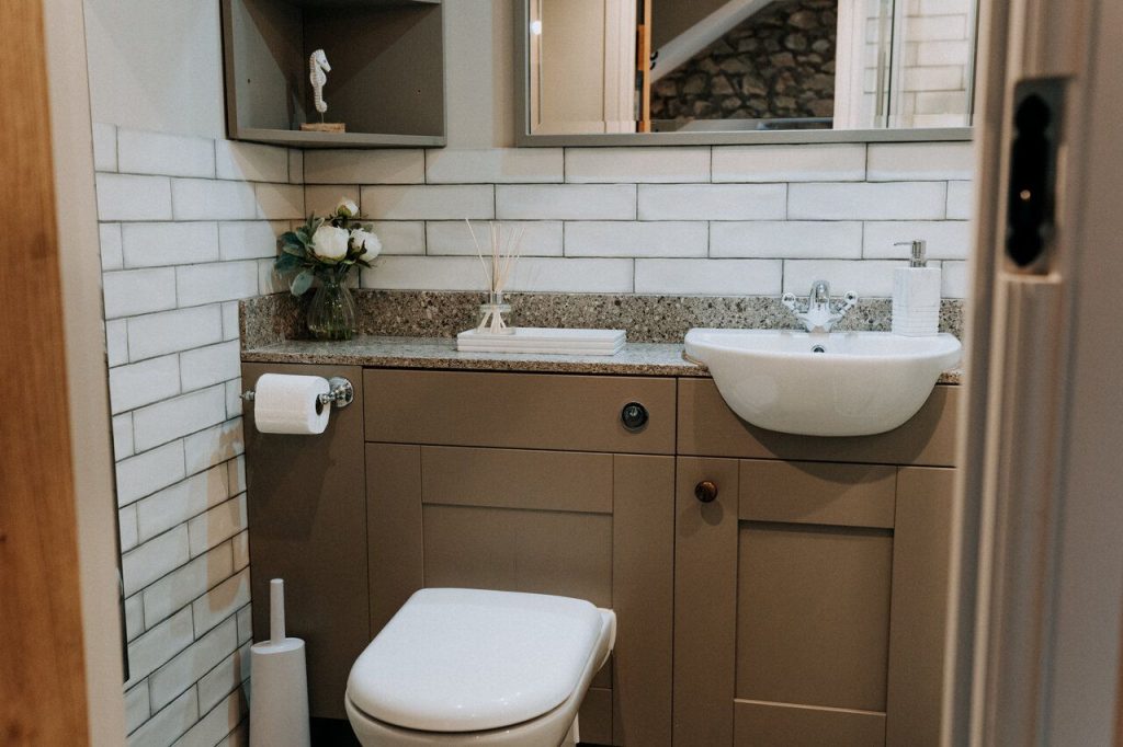 Farmhouse Retreat St Davids Kingsize En Suite Bathroom 5