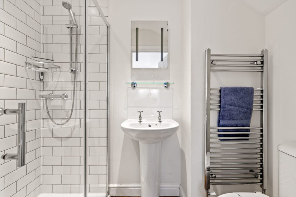 Boathouse Cottage Solva Kingsize Bedroom En Suite 2