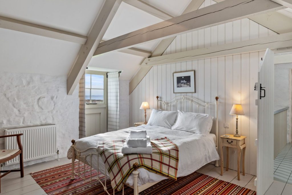 Carreg Wen Solva Kingsize Bedroom 2