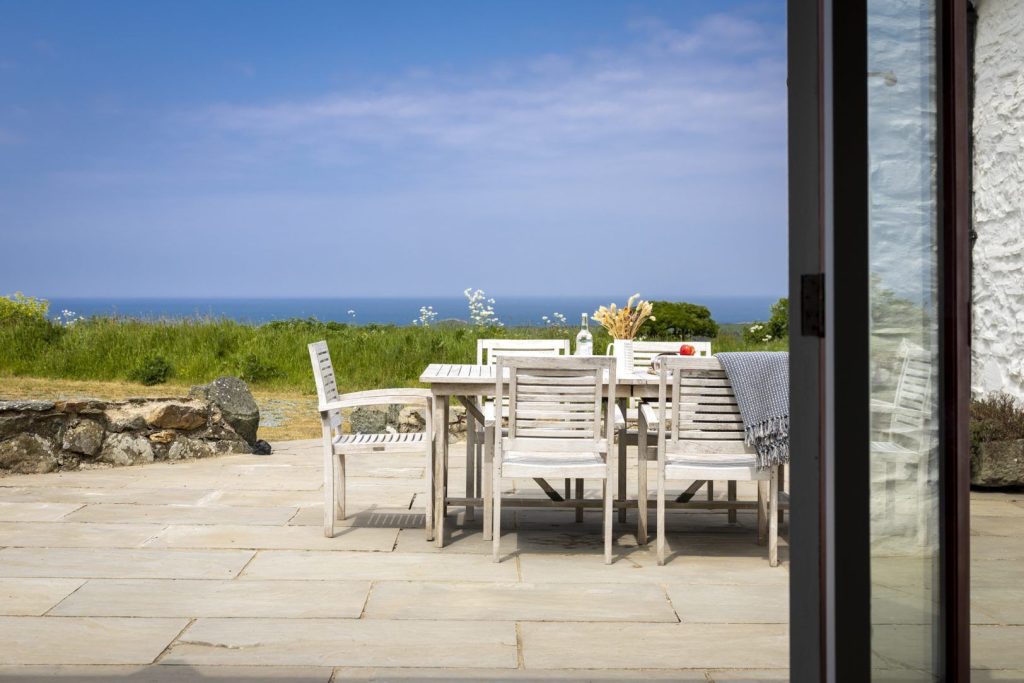 Fynnon Wdig Abereiddy Patio 7