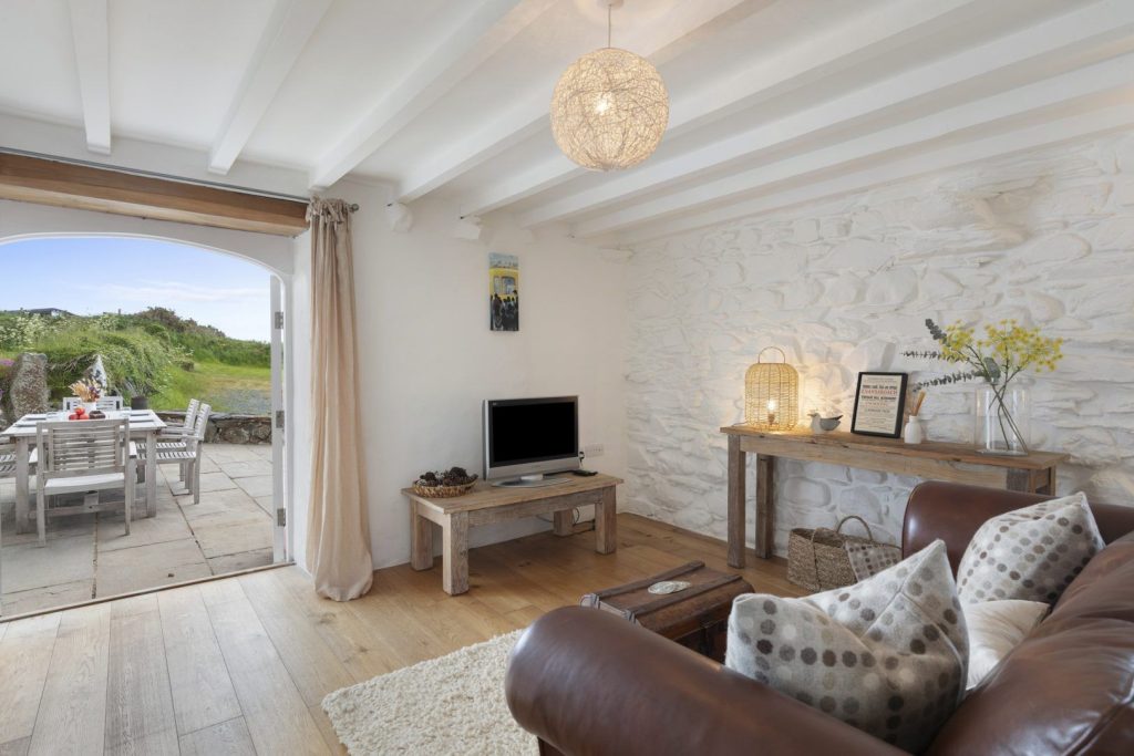 Ffynnon Wdig Abereiddy 2nd Lounge 2