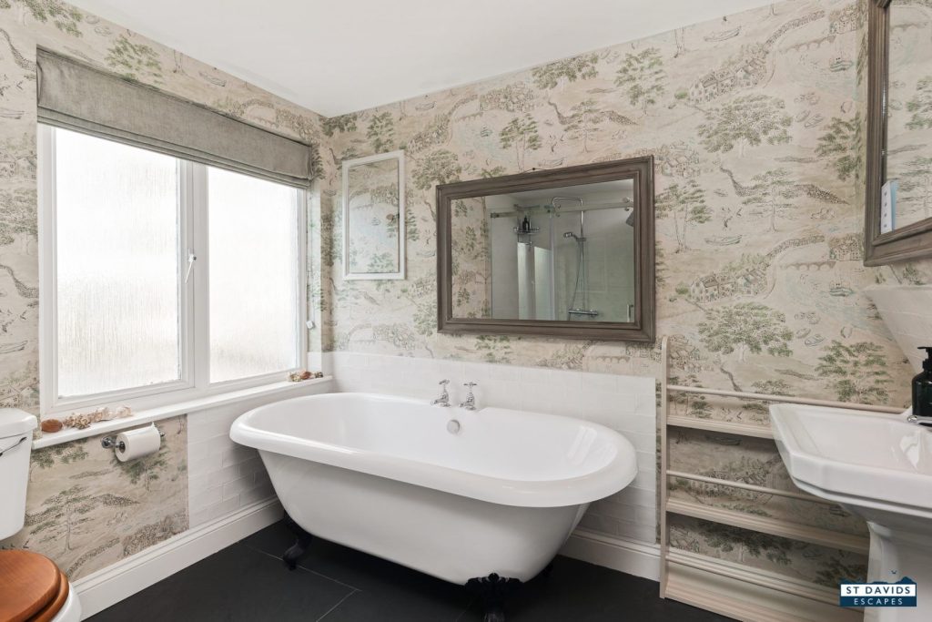 Golden House St Davids Bathroom 2
