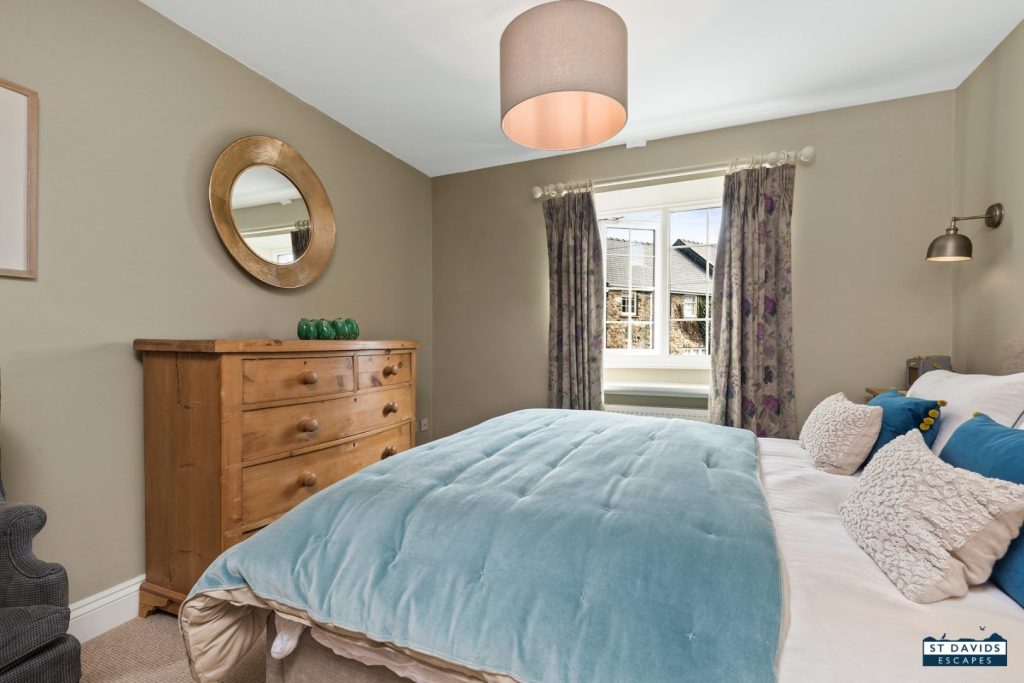 Golden House St Davids Kingsize Bedroom 2