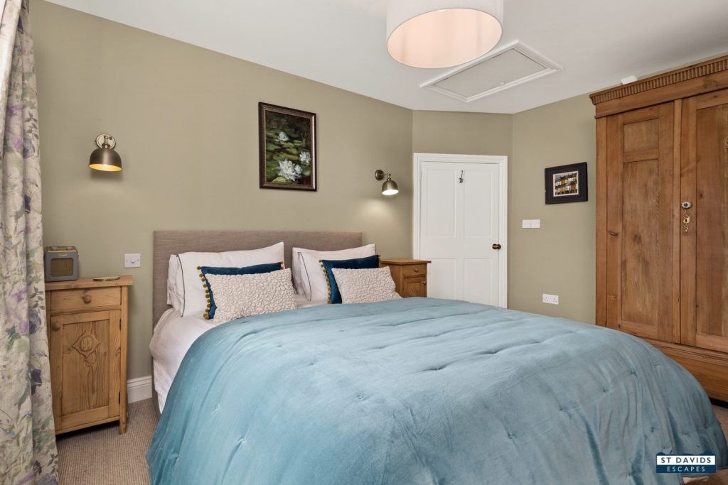 Golden House St Davids Kingsize Bedroom 3
