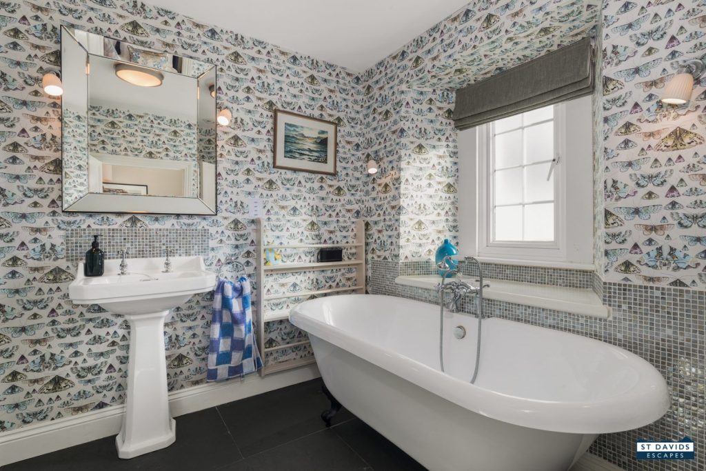 Golden House St Davids Super King Bathroom 2