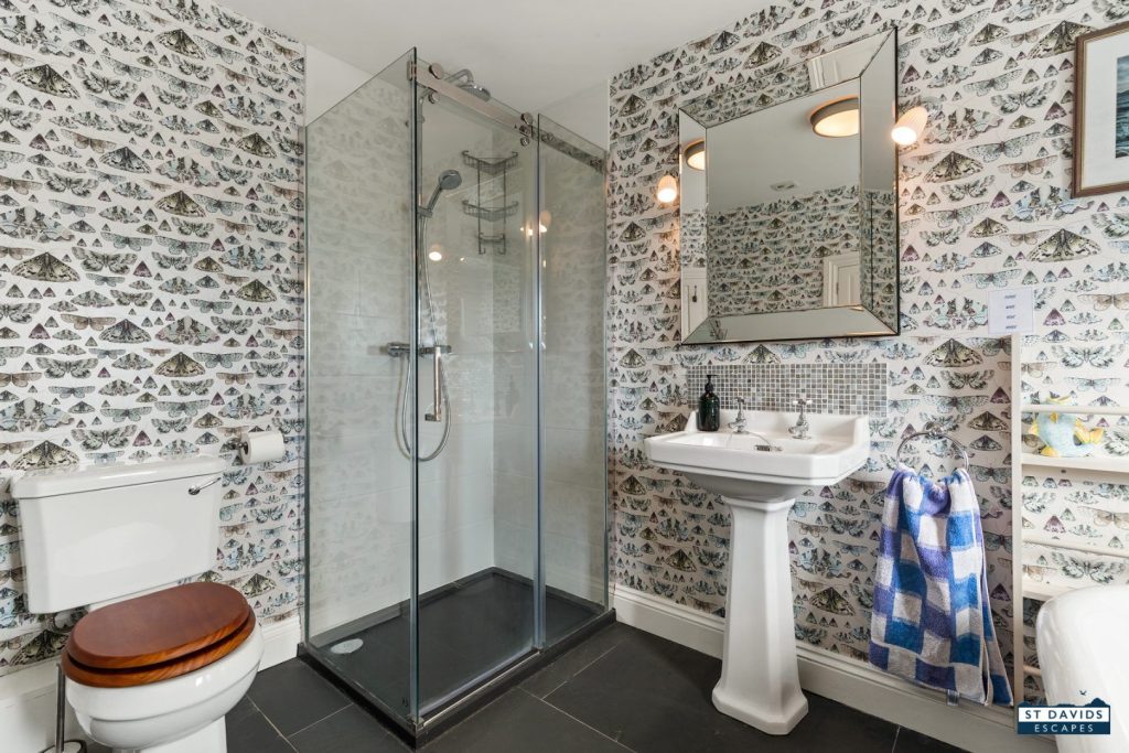 Golden House St Davids Super King Bathroom 3
