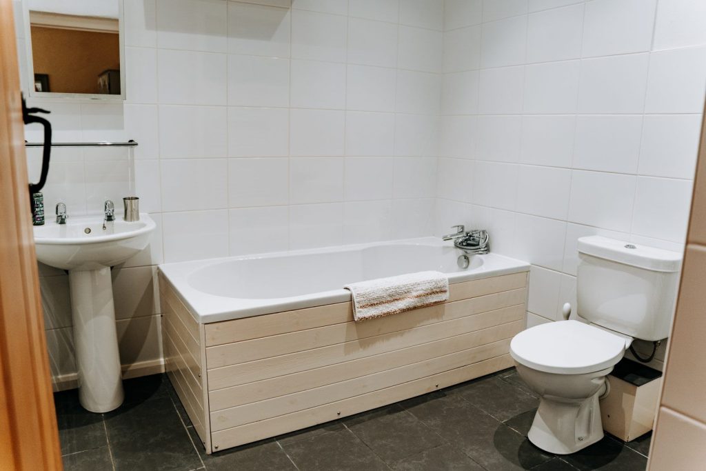 Yr-Hendy-St-Davids-Bathroom