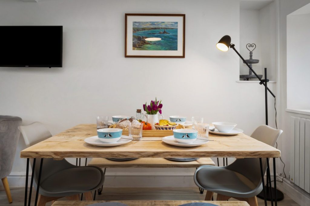 Pedwar Gwynt St Davids Dining Table