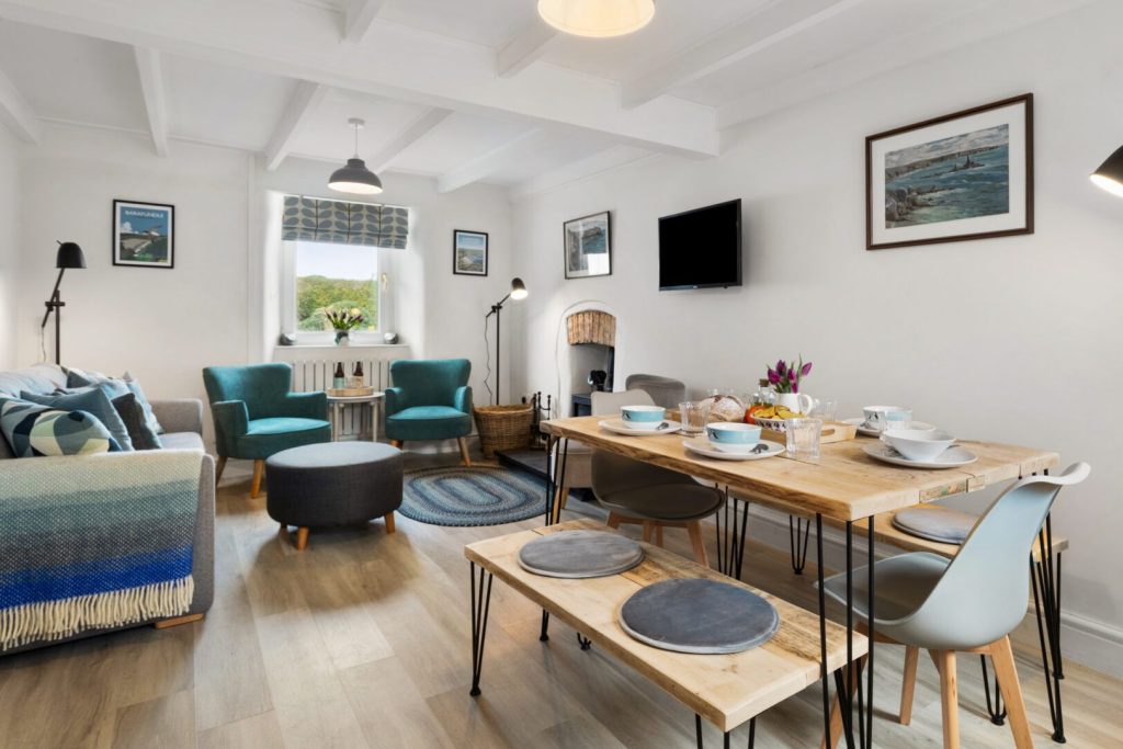 Pedwar Gwynt St Davids Living And Dining Area