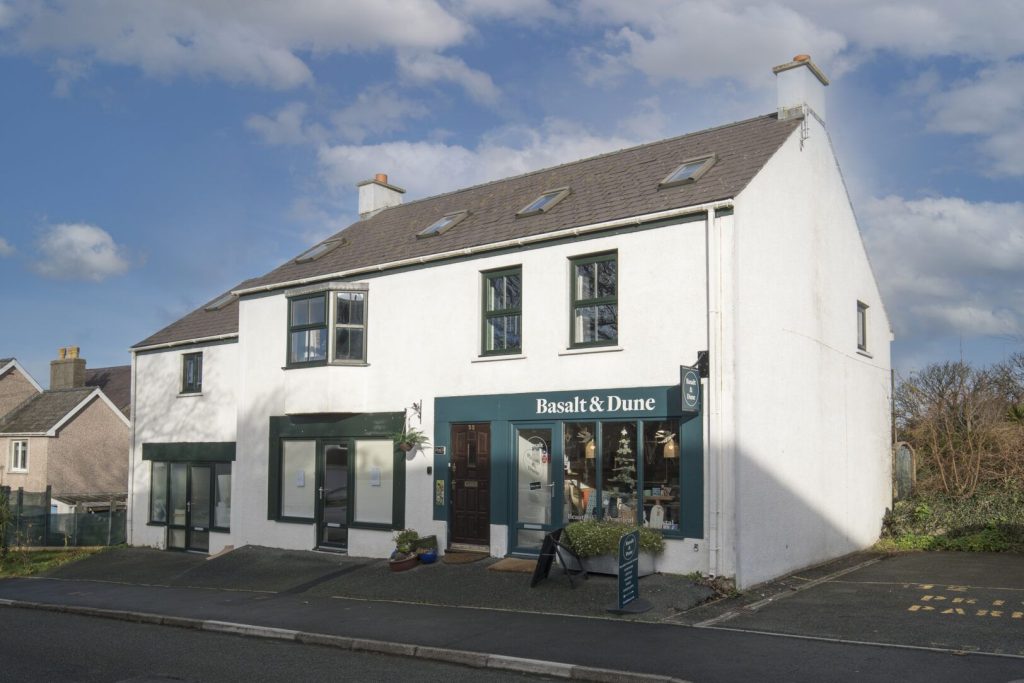 Basalt And Dune Skylarks Exterior