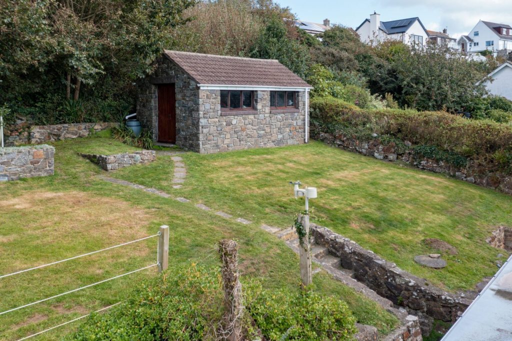 The Beacon Solva Garden