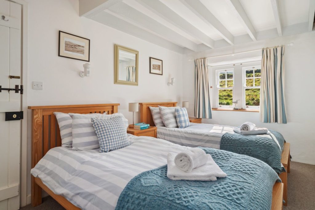 The Villa Abereiddy Twin Bedroom