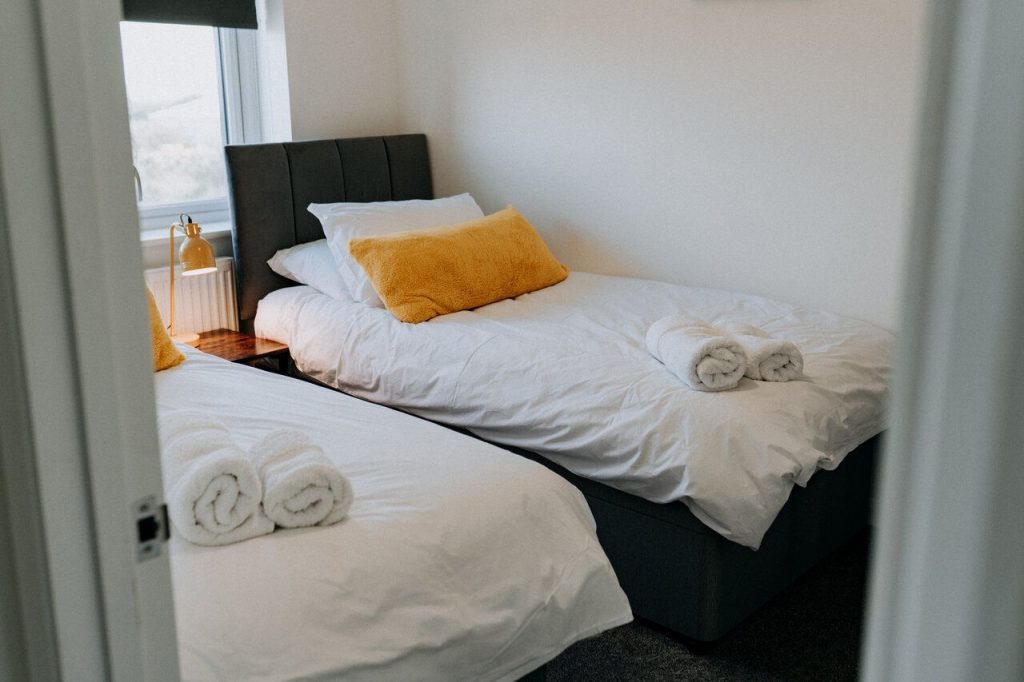 Ty Pendragon St Davids Twin Bedroom 2