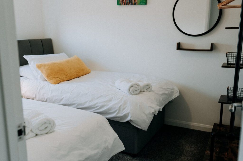 Ty Pendragon St Davids Twin Bedroom