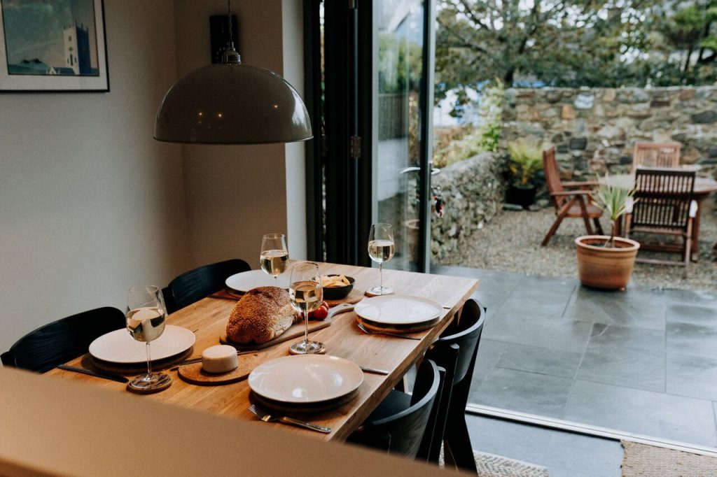 Ty Sara St Davids Dining Area