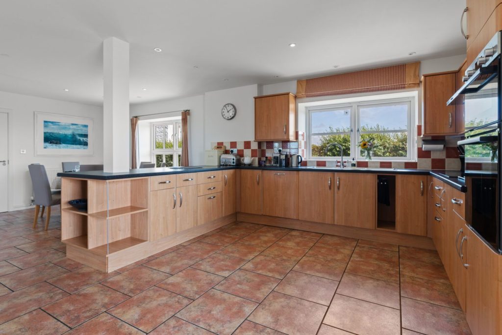 Tyr Tonnau Solva Kitchen 2