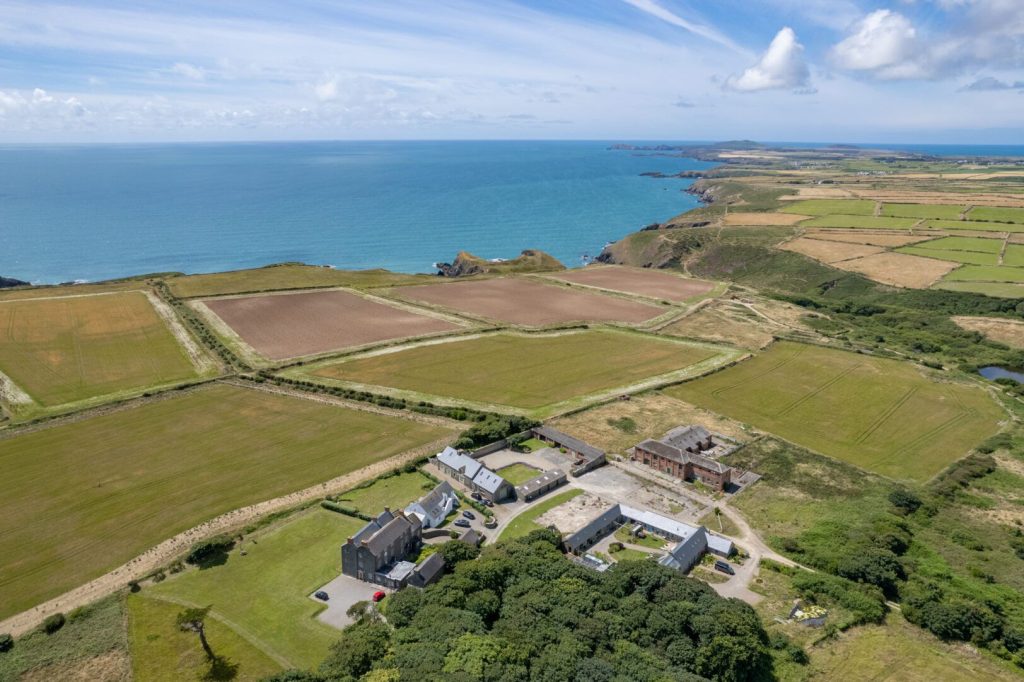 Tyr Tonnau Solva Location