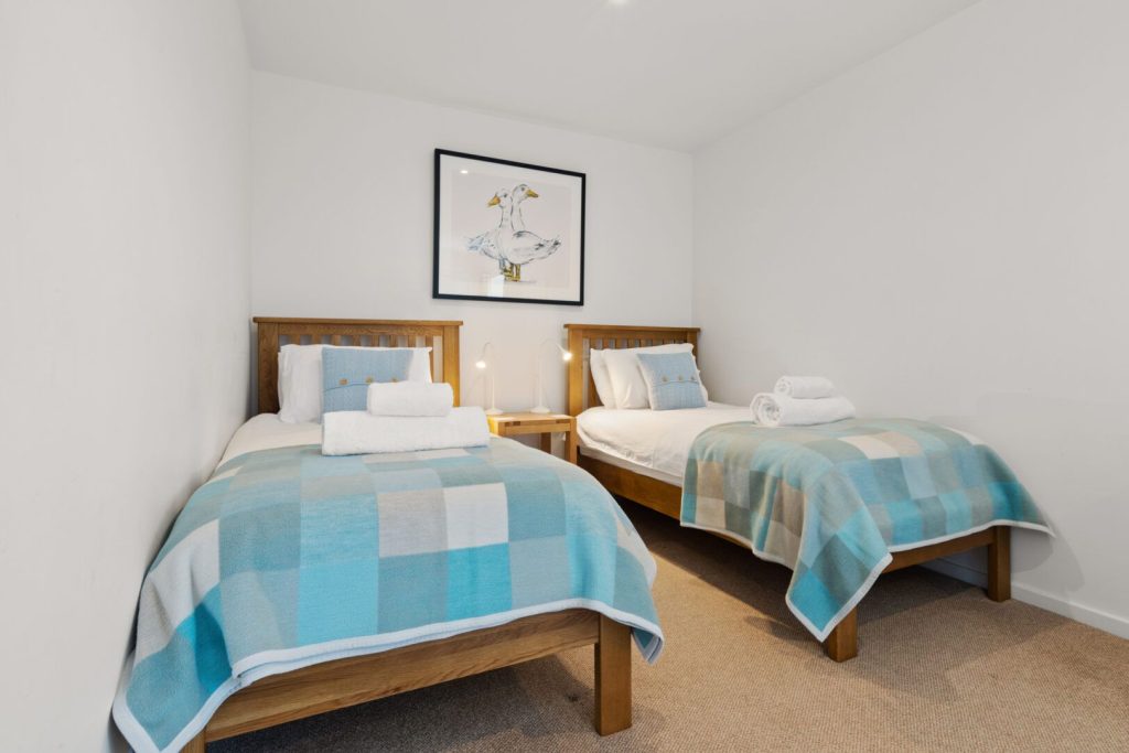 Tyr Tonnau Solva Twin Bedroom 2