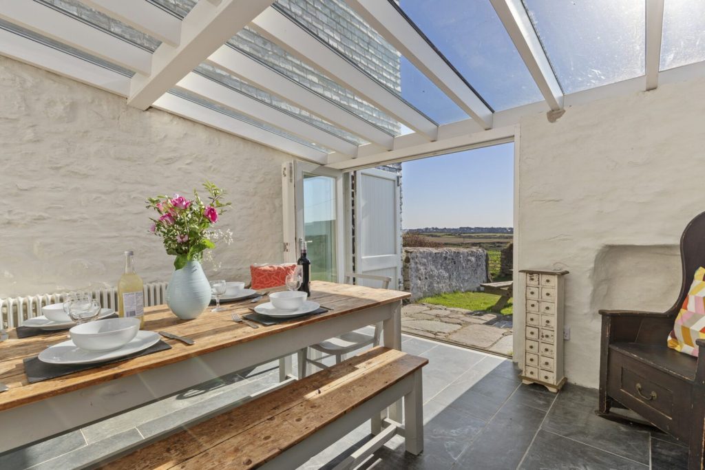 Wdig Farmhouse Near St Davids Garden Room 3 