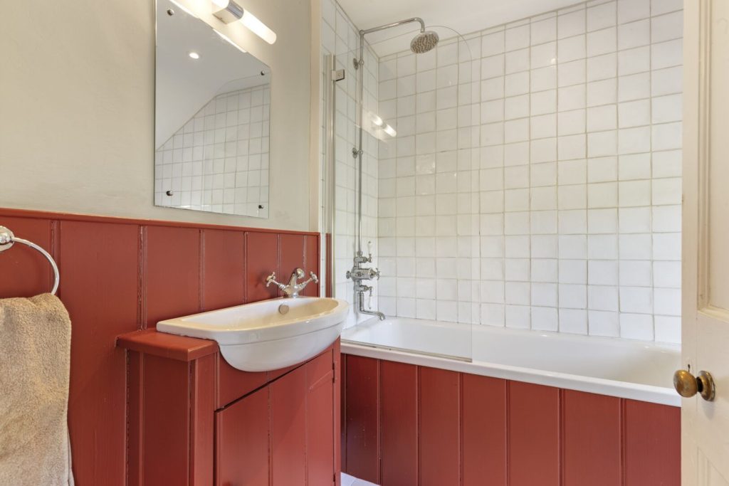 Wdig Farmhouse Near St Davids Bathroom 