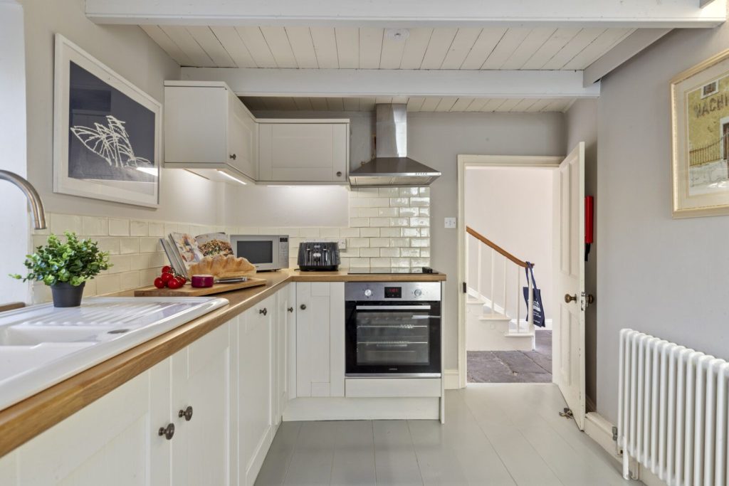 Wdig Farmhouse Near St Davids Kitchen 