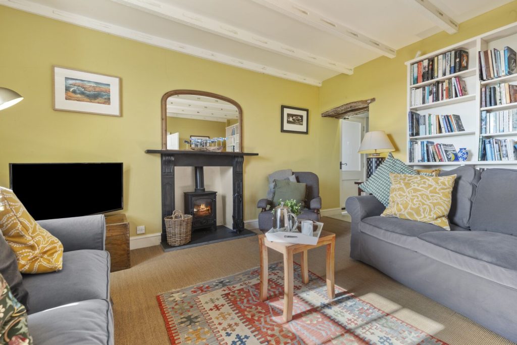 Wdig Farmhouse Near St Davids Lounge 2