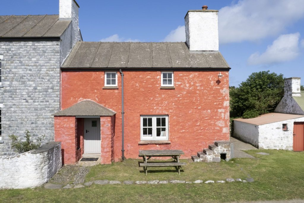 Wdig Cottage Near St Davids Exterior View 2 