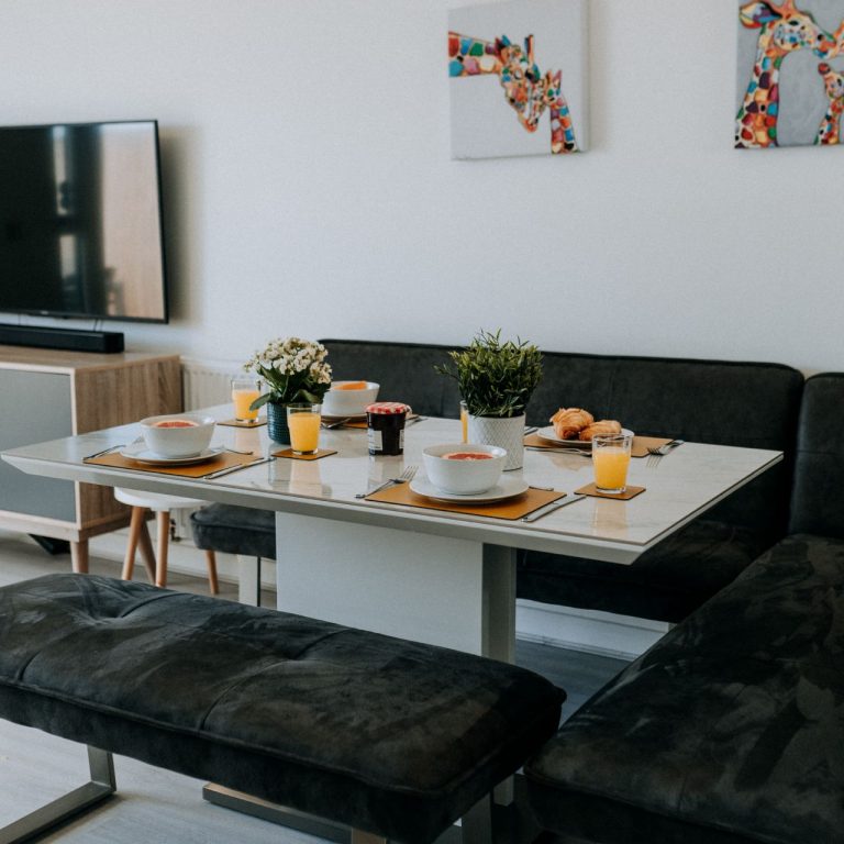 Ty Pendragon St Davids Dining Area