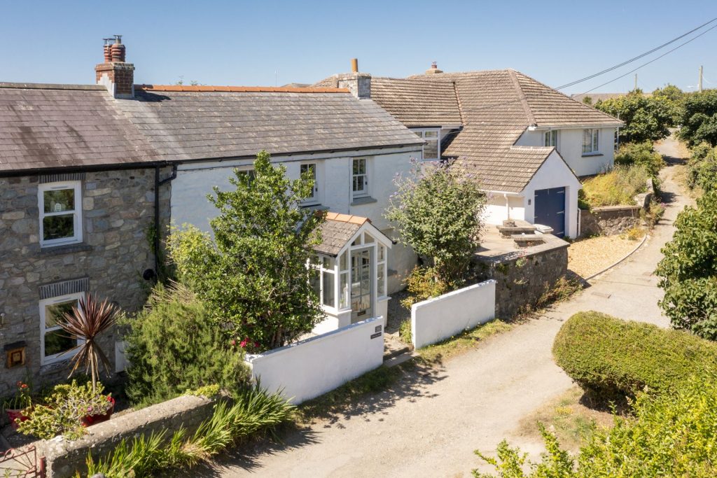 Glanhafan Sova Front Exterior