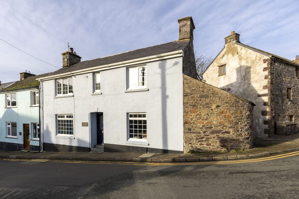 Golden House St Davids Exterior 2