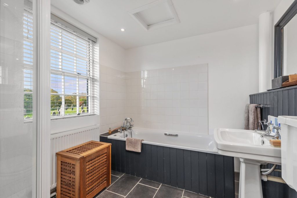 Tyr Wennol St Davids Bathroom