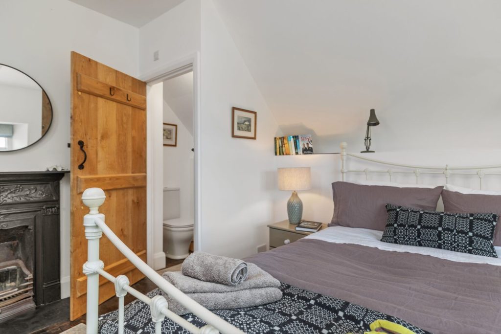 Tyr Wennol St Davids Kingsize Bedroom 2
