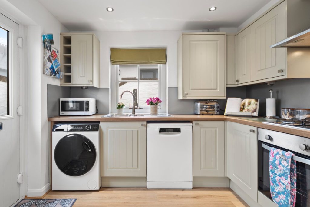 Bishops Cottage St Davids Kitchen 2