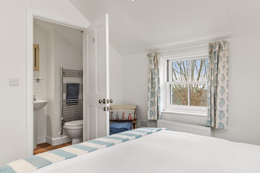 Boathouse Cottage Solva Kingsize Bedroom En Suite
