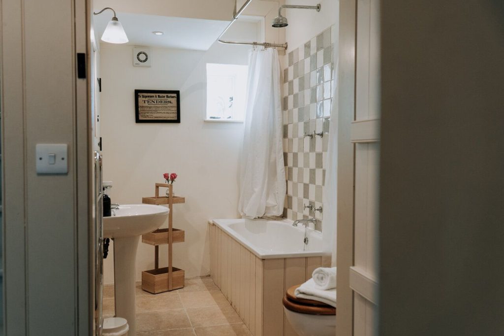 Carreg Wen Solva Bathroom