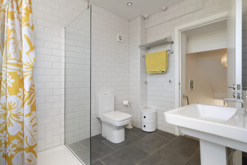 Coastguards House St Davids Bathroom