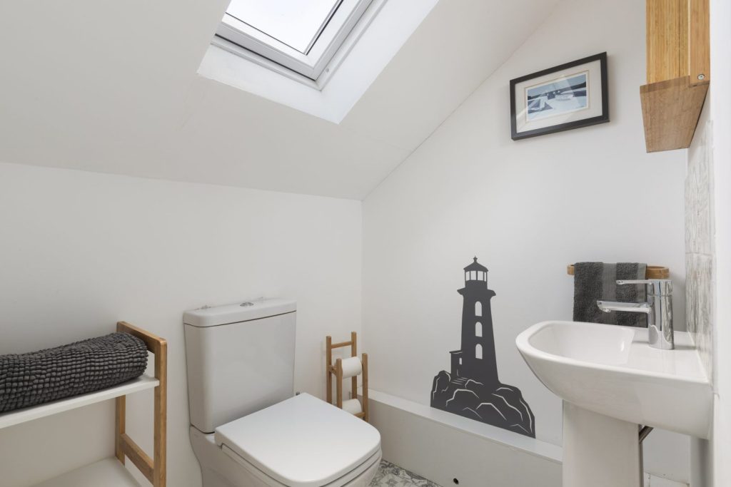 Coastguards House St Davids Master Bedroom Bathroom