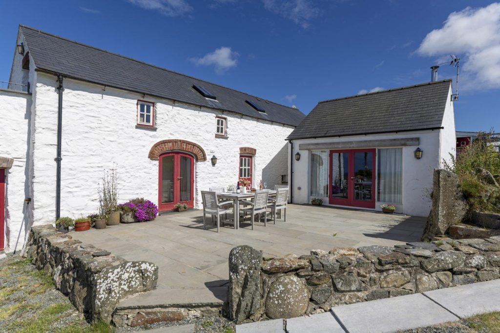 Ffynnon Wdig Abereiddy Patio 3