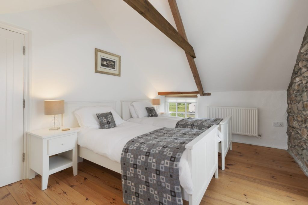 Ffynnon Wdig Abereiddy Twin Bedroom
