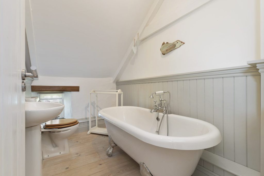 Ffynnon Wdig Abereiddy Bathroom