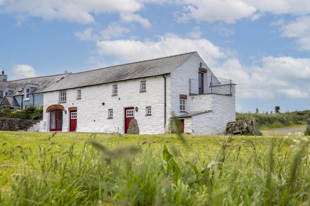 Ffynnon Wdig Abereiddy Exterior