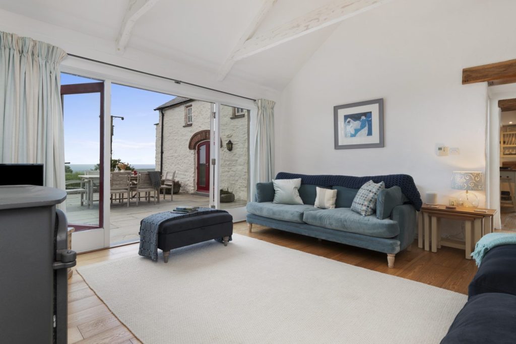 Ffynnon Wdig Abereiddy Lounge