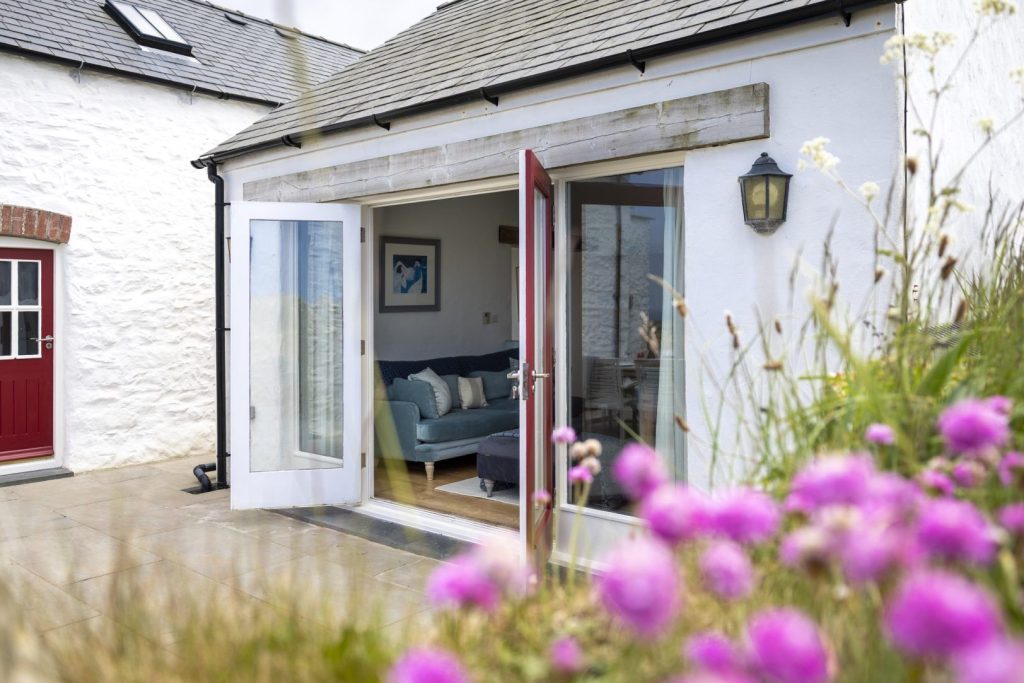 Ffynnon Wdig Abereiddy Lounge 5