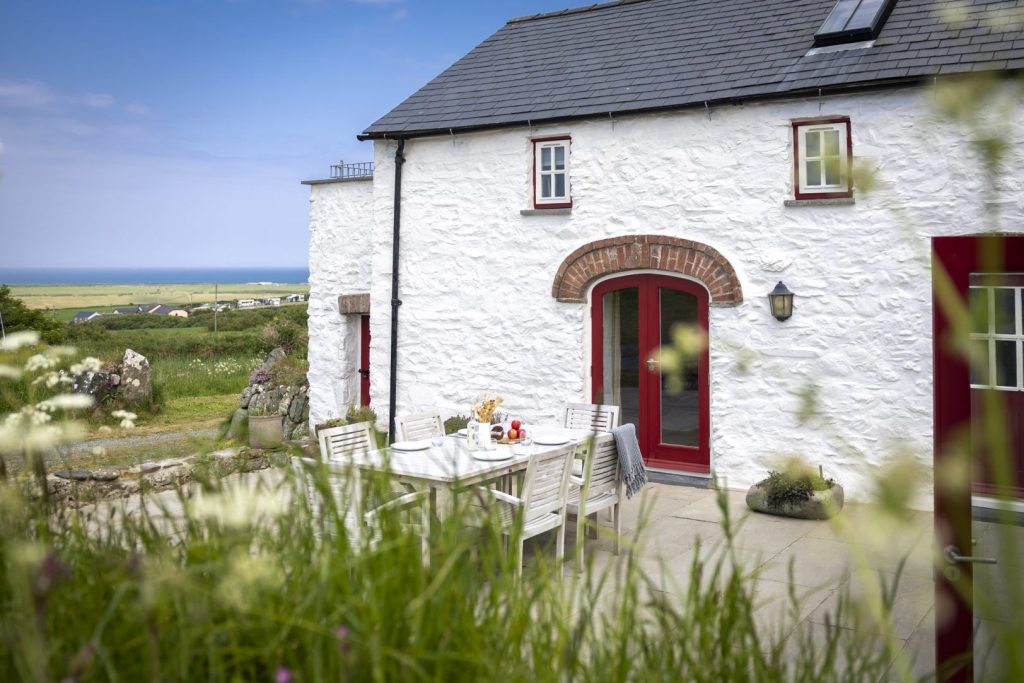 Fynnon Wdig Abereiddy Patio 4